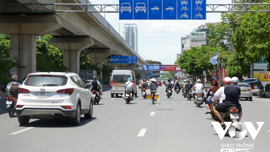 Tách làn để giảm tai nạn cho xe máy, khả thi không?